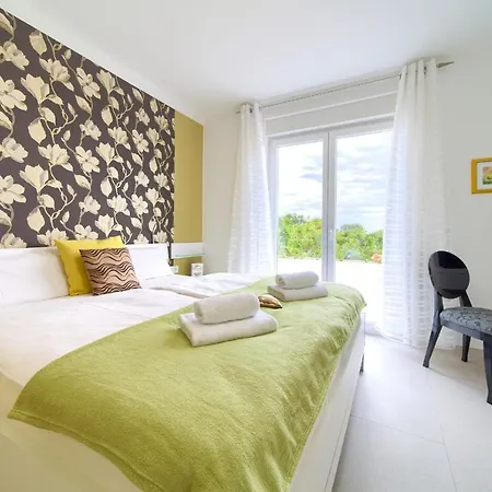 Apartment Helines***** Linardici