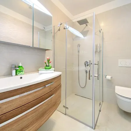 Helines***** Apartment