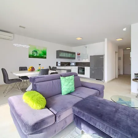 Helines***** Apartment *