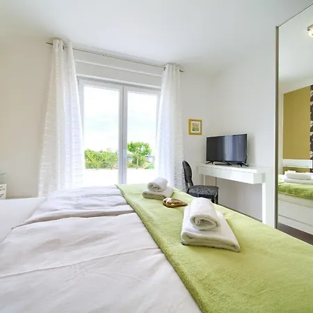 Helines***** Apartment Linardici